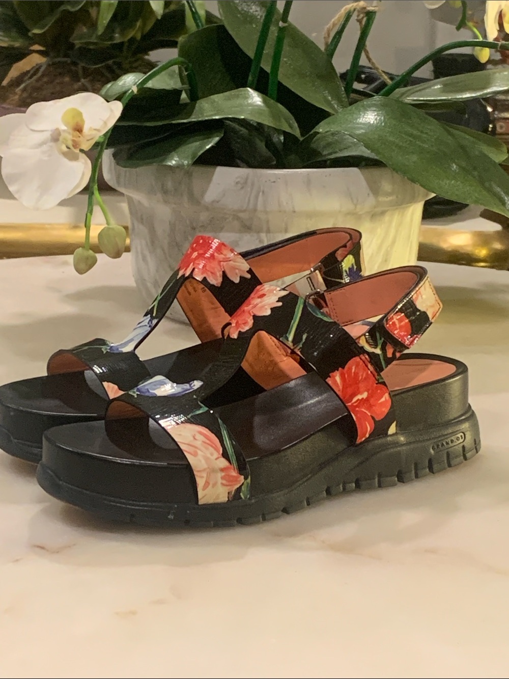 Cole Haan floral sandals size 8 B